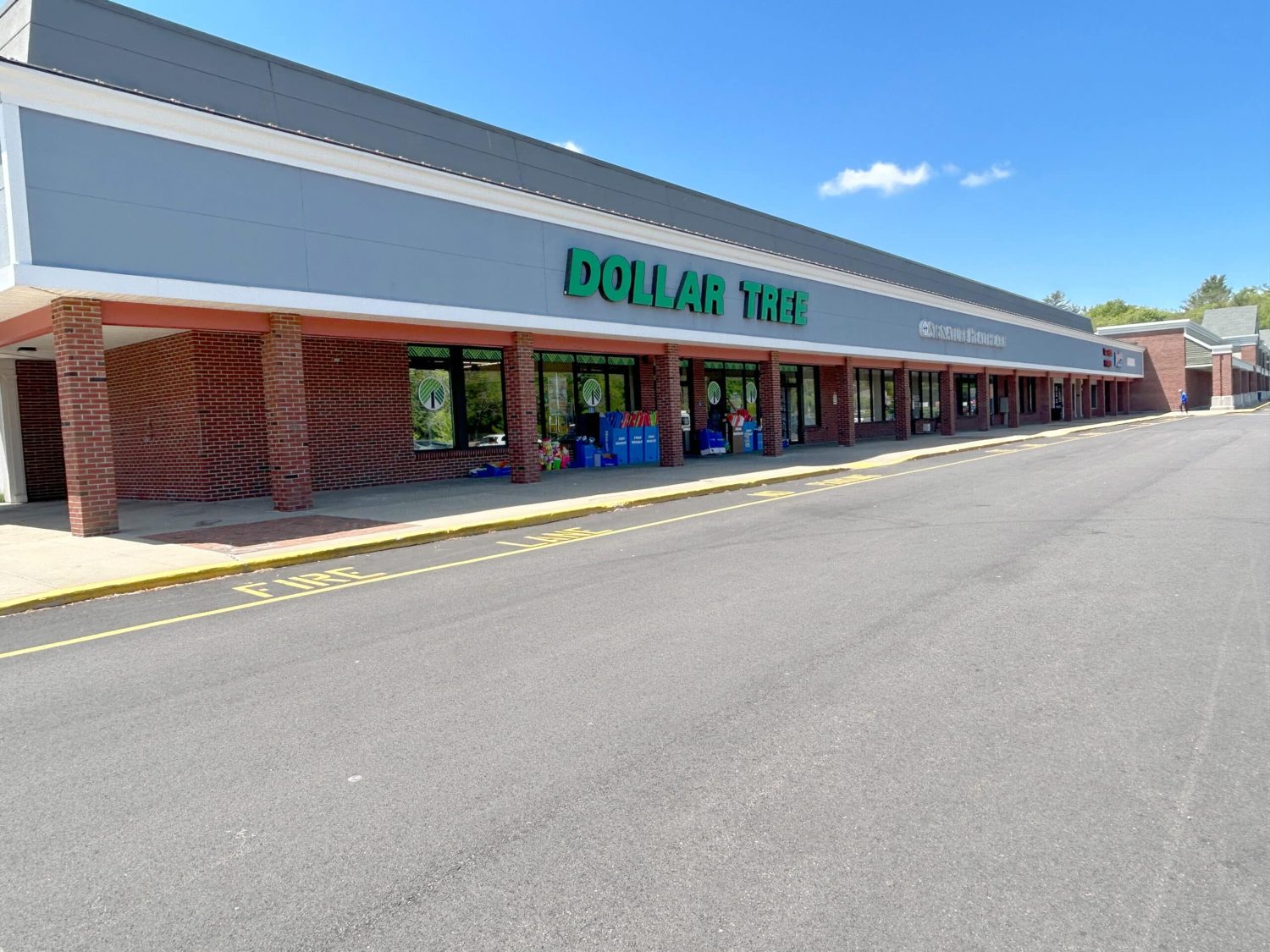 Shaw's Plaza Hanson