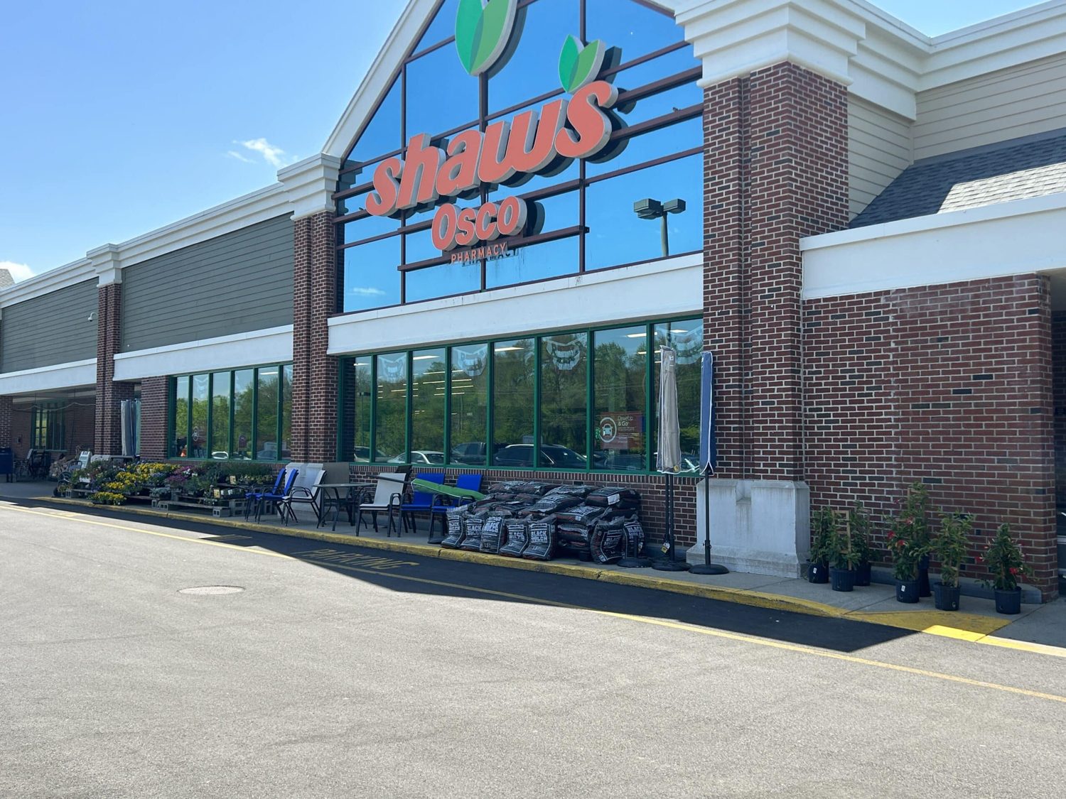 Shaw's Plaza Hanson