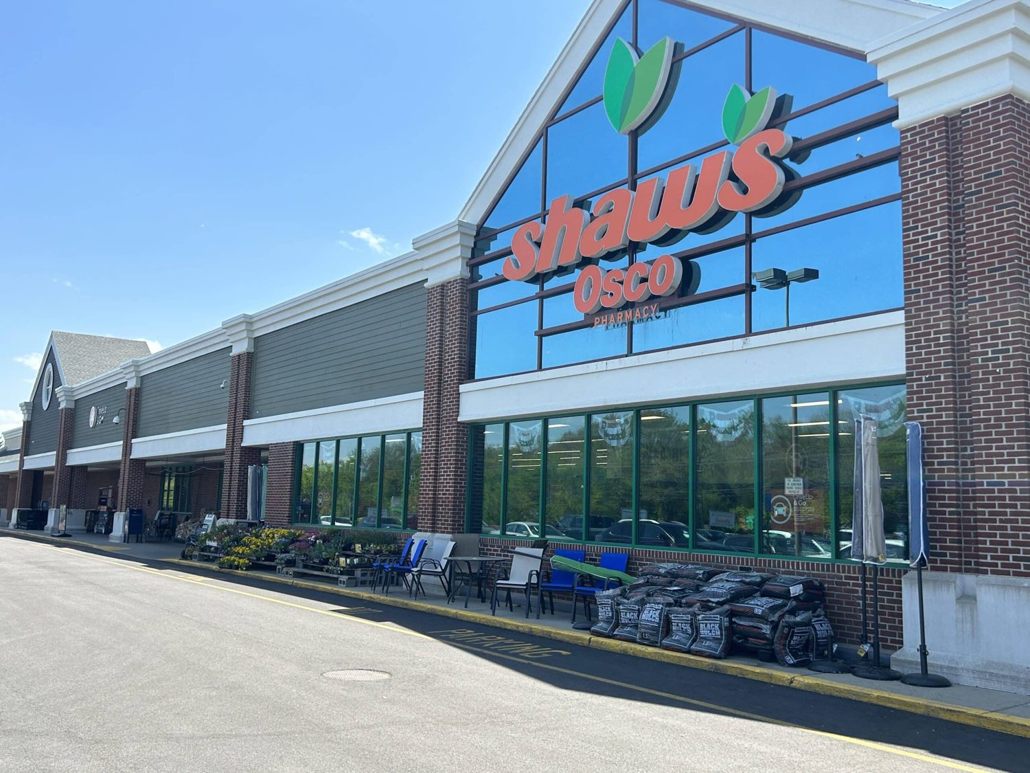 Shaw's Plaza Hanson